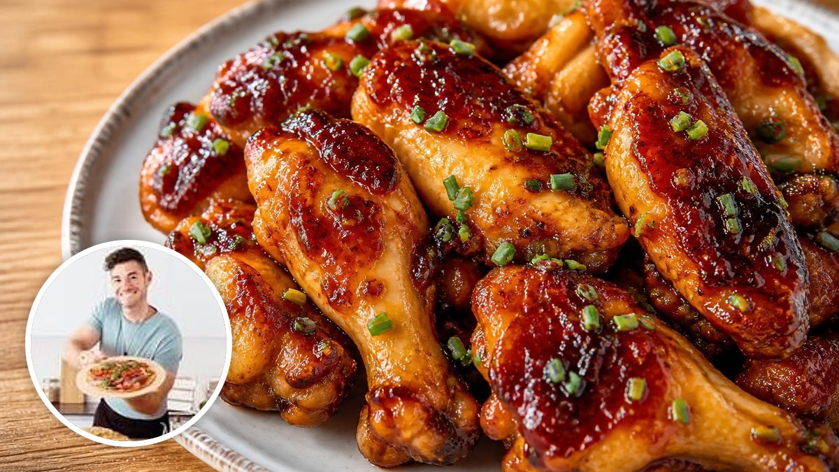 Alitas de pollo con salsa de naranja de @ugar90, con su foto de perfil en un montaje de HolyCook