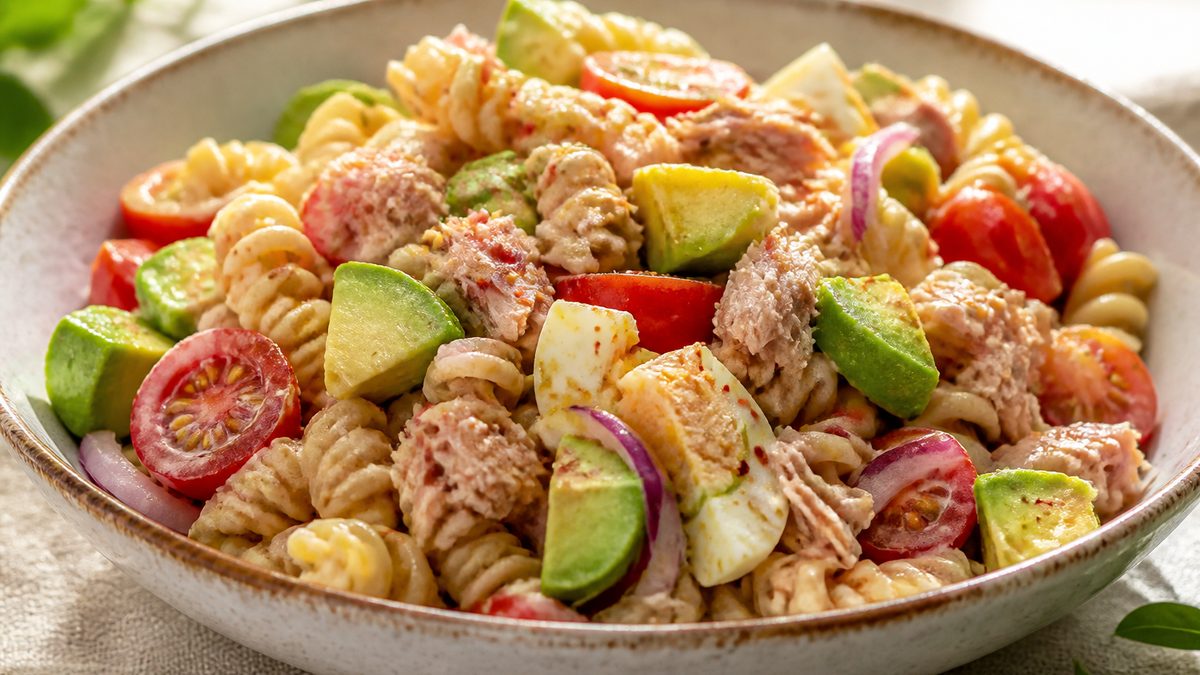 Ensalada del verano con pasta, atún y aguacate, receta de ugar90