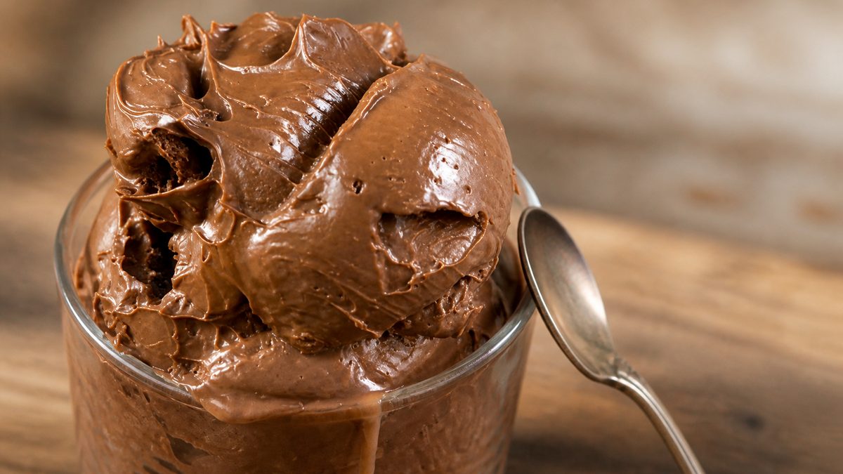 Helado cremoso sin máquina: iguala la grasa con 300 g de nata + 200 g de crema UHT