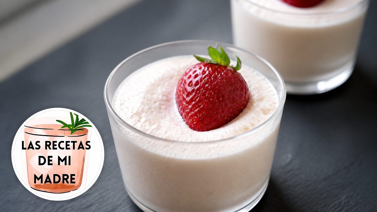 Mousse de nubes y leche evaporada (2 ingredientes) de Lorena, con su foto de perfil en un montaje de HolyCook