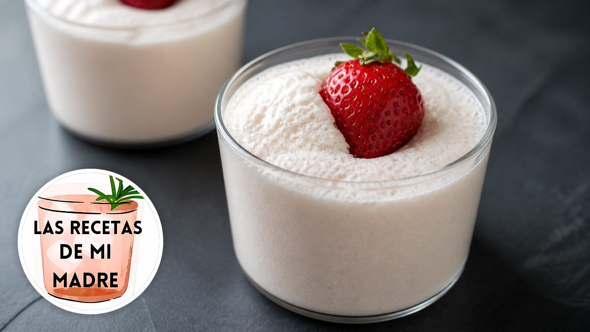Mousse de nubes y leche evaporada (2 ingredientes) de Lorena, con su foto de perfil en un montaje de HolyCook