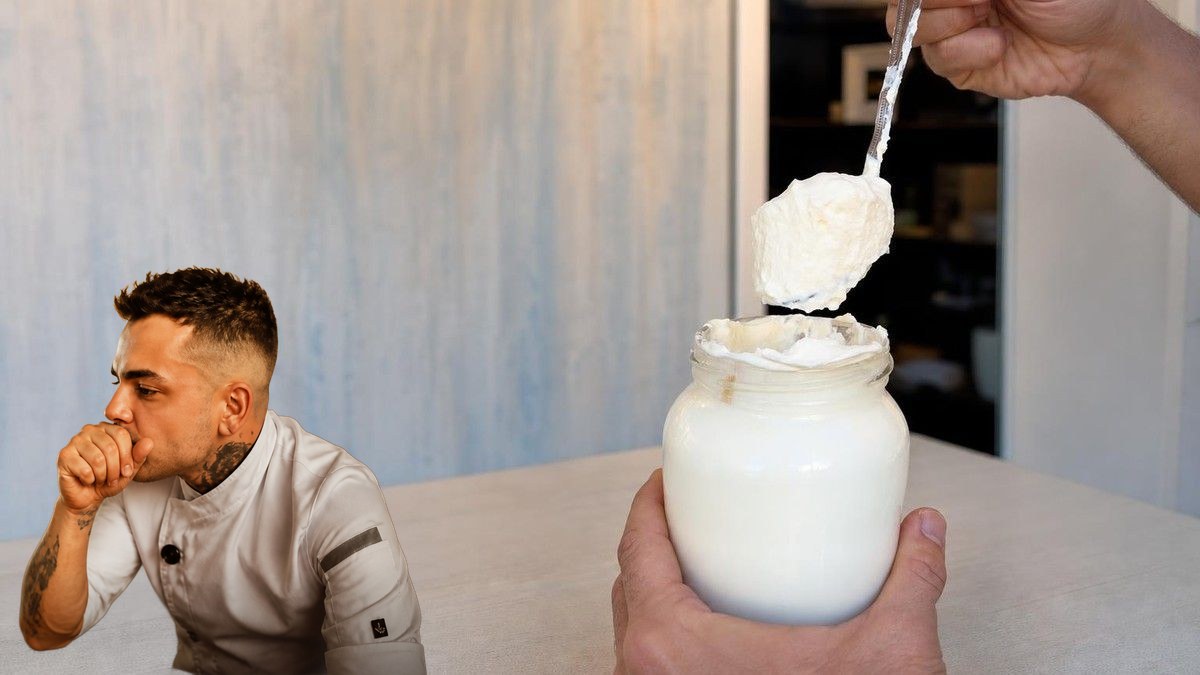 Karlos Bernal, con su retrato recortado sobre Nata montada en bote, en un montaje de HolyCook