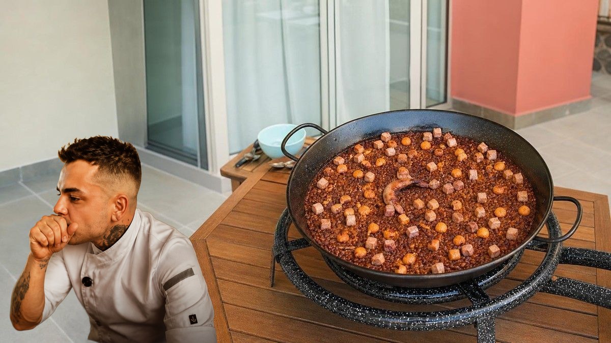 Karlos Bernal, con su retrato recortado sobre Paella de mar y montaña con pulpo, butifarra catalana y romesco, en un montaje de HolyCook