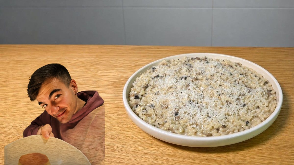 Iñaki, con su retrato recortado sobre Risotto de champiñones, en un montaje de HolyCook