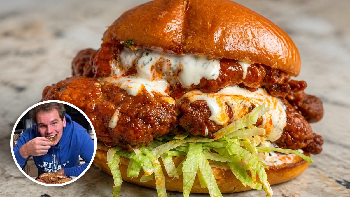 Sándwich crujiente de pollo Buffalo con miel picante de Brandon Poggioli, con su foto de perfil en un montaje de HolyCook